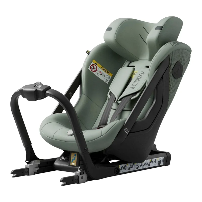 Kindersitz One 3 von Axkid in Grün, 44 × 76 × 54 mm – Produktfoto