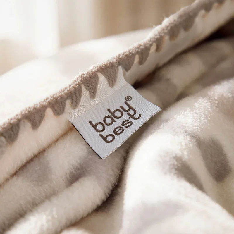 Babydecke Soft-Velvet 75x100 cm de Baby Best en Beige, 25 × 32 × 5 mm – photo produit 3 sur 3