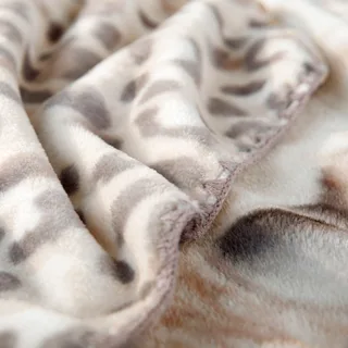 Babydecke Soft-Velvet 75x100 cm de Baby Best en Beige, 25 × 32 × 5 mm – photo produit 2 sur 3