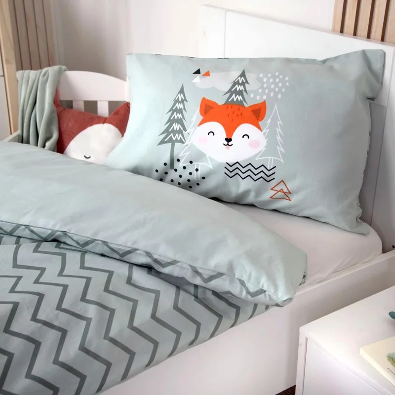 Renforcé Wende-Bettwäsche Nordic Forest 40x60 / 100x135 cm van Baby Best in Groen – productfoto 3 van 3