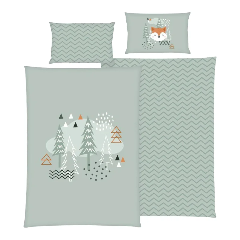 Renforcé Wende-Bettwäsche Nordic Forest 40x60 / 100x135 cm van Baby Best in Groen – productfoto 1 van 3