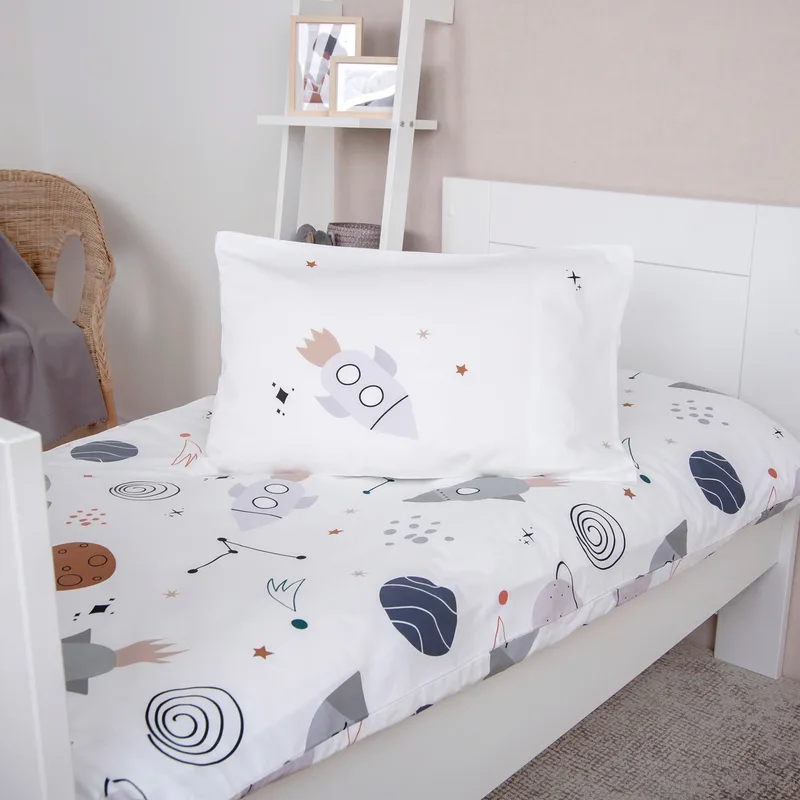 Renforcé Wende-Bettwäsche Weltall 40x60 / 100x135 cm fra Baby Best i Hvid – produktbillede 2 af 3
