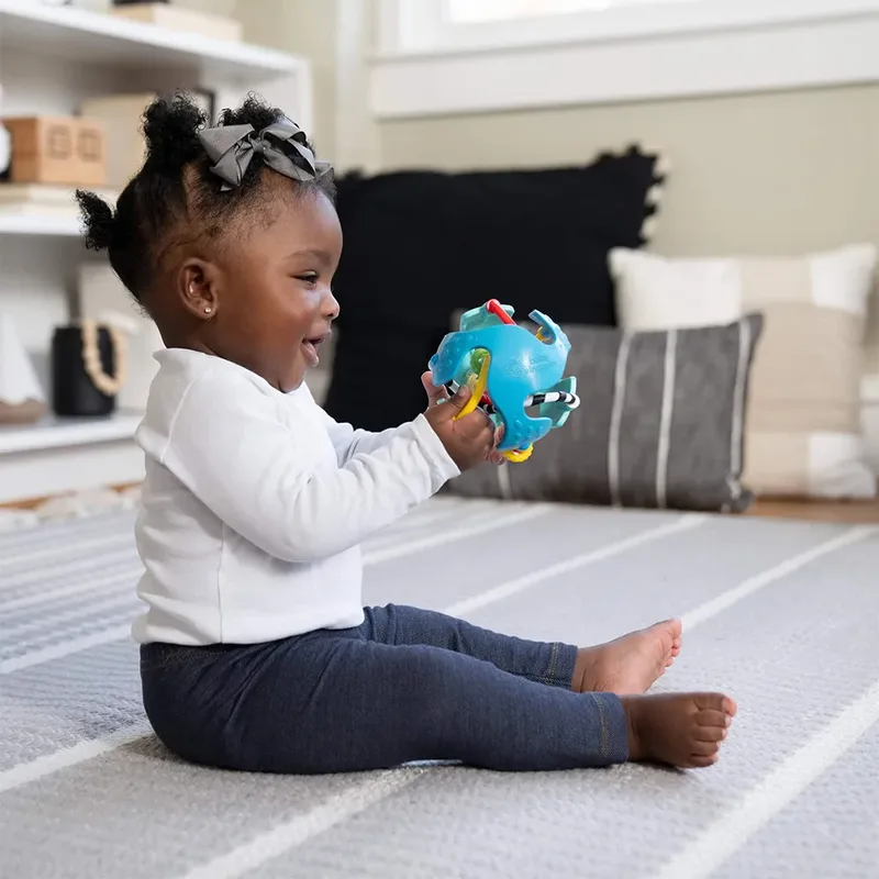 Rattle & Sense Rammelaar van Baby Einstein – productfoto 2 van 5