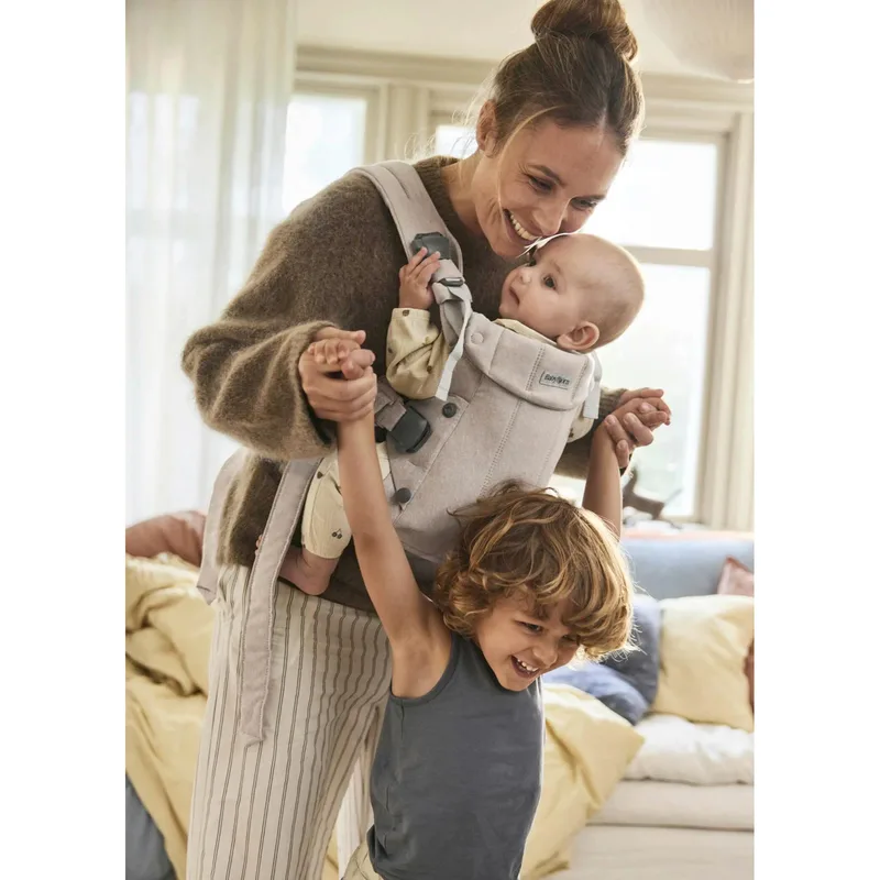 Babytrage Harmony von BabyBjörn in Beige – Produktfoto