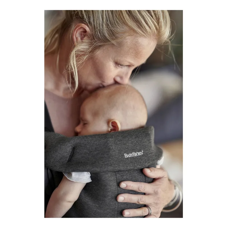 Babytrage Mini 3D Jersey de BabyBjörn en Gris – photo produit