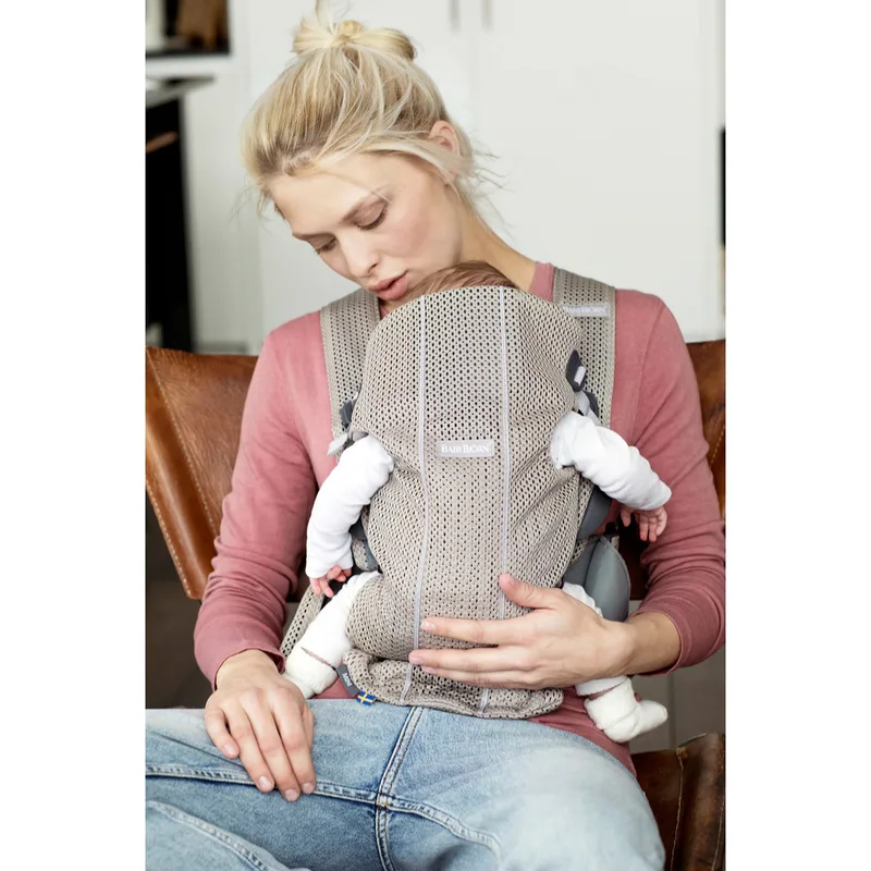 Babytrage Mini 3D Mesh von BabyBjörn in Natur – Produktfoto 3 von 3