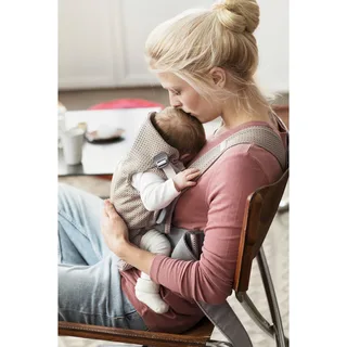 Babytrage Mini 3D Mesh von BabyBjörn in Natur – Produktfoto 2 von 3