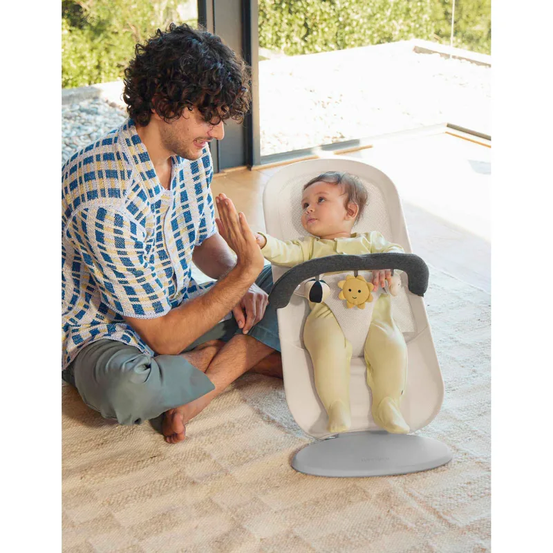 Babywippe Begin Mesh by BabyBjörn in Beige, 11 × 92,5 × 40 mm – product photo