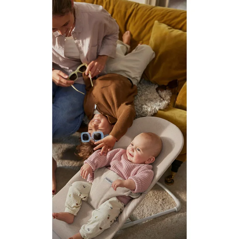 Babywippe Bliss gewebt by BabyBjörn in Beige – product photo 2 of 2