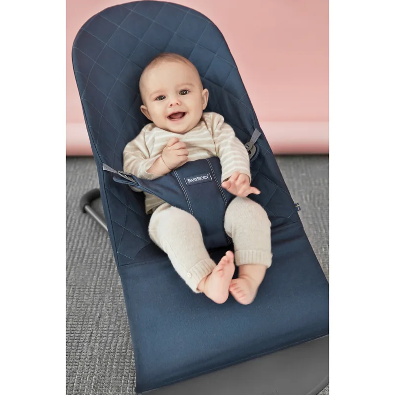 Babywippe Bliss gewebt van BabyBjörn in Blauw, 89 × 39 × 11 mm – productfoto 3 van 3