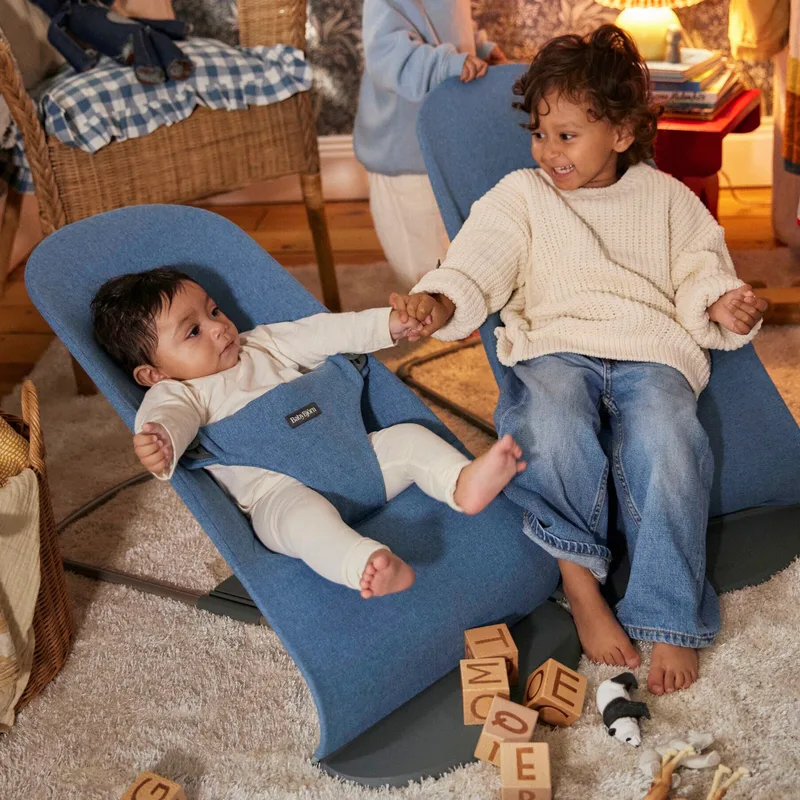 Babywippe Bliss gewebt by BabyBjörn in Blue – product photo 2 of 3