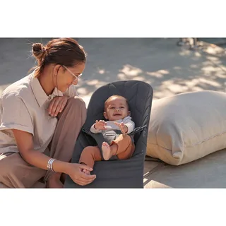 Babywippe Bliss gewebt von BabyBjörn in Grau, 89 × 39 × 11 mm – Produktfoto 2 von 3