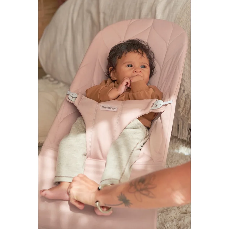 Babywippe Bliss gewebt by BabyBjörn in Pink, 89 × 39 × 11 mm – product photo 2 of 3