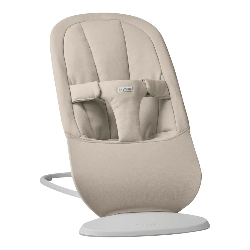 Bundle Babywippe Begin & Babytrage Hold fra BabyBjörn i Beige – produktbillede
