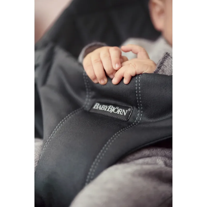 Bundle Babywippe Bliss gewebt inklusive Spielbogen von BabyBjörn in Schwarz, 925 × 400 × 120 mm – Produktfoto 2 von 3