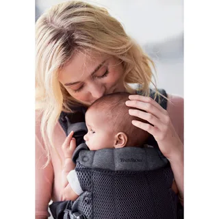 Bundle Babywippe Bliss Mesh & Babytrage Harmony 3D Mesh van BabyBjörn in Grijs – productfoto 3 van 3