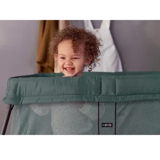 Reisebett Light by BabyBjörn in Green – product photo 1 of 3