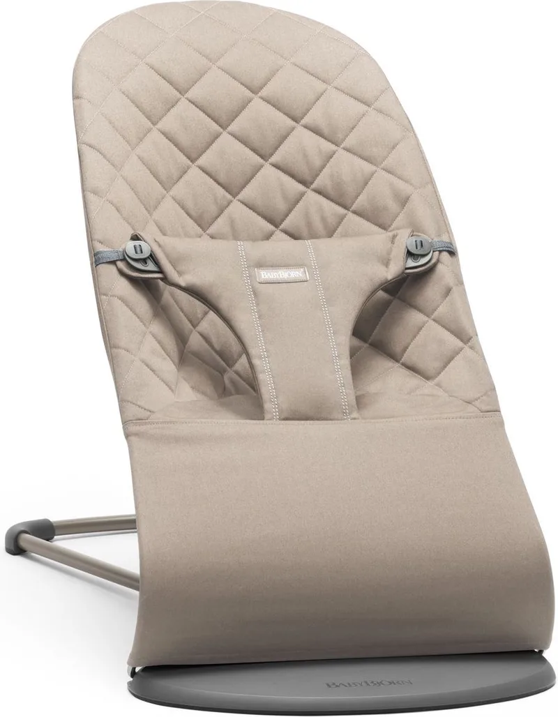 Wipstoel Bliss - Geweven klassiek quilt - Zandgrijs - Ergonomisch - Verstelbaar - Inklapbaar by BabyBjörn in Geweven klassiek quilt – Zandgrijs – product photo