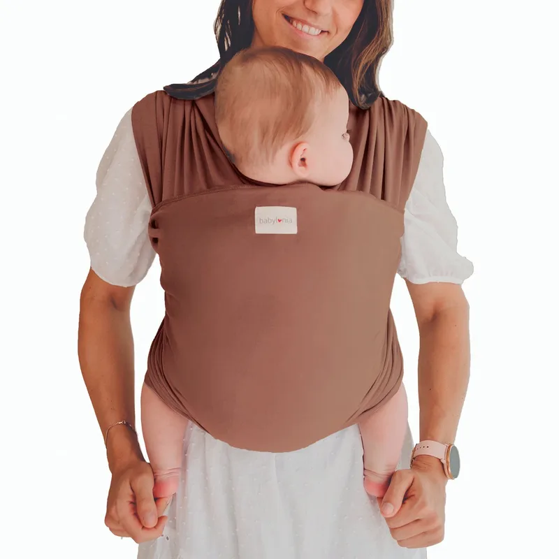 Tricot-Slen Organic Ergonomische Draagdoek - Rekbare Baby Draagdoek voor Newborn t/m 15 kg - 100% Biologisch Katoen - Buikdragen - Roestbruin - Sierra Brown van Babylonia in Bruin – productfoto