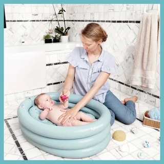 Aufblasbare Badewanne AquaDots von Babymoov in Blau, 80 × 52 × 21 mm – Produktfoto 2 von 3