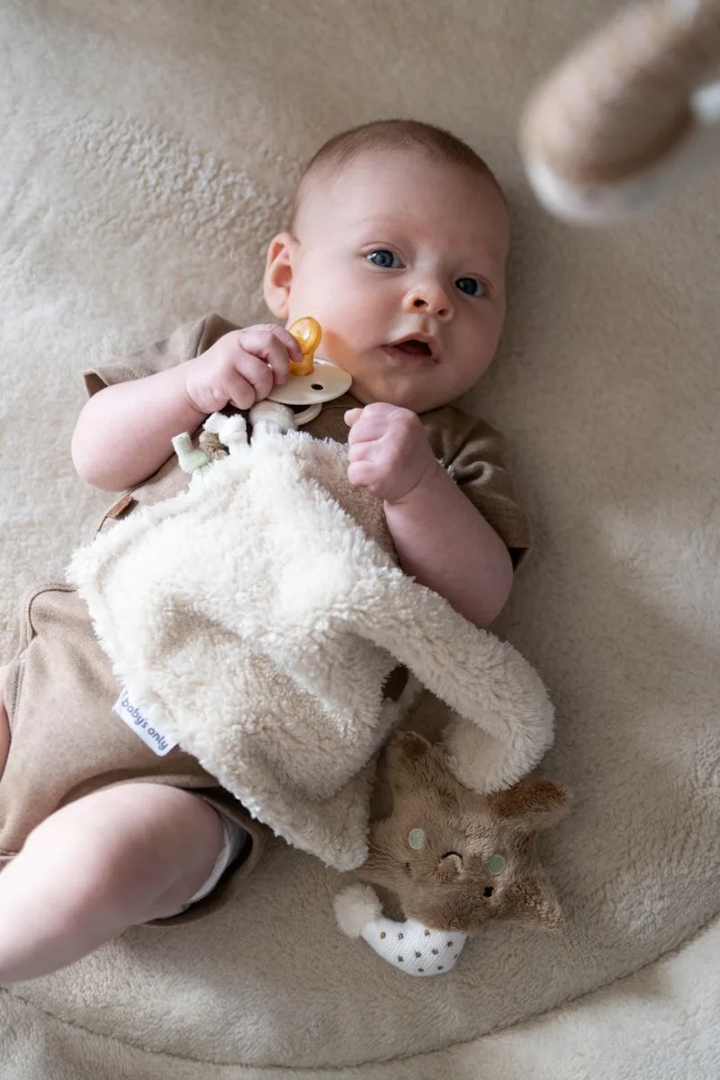 Baby Knuffeldoekje Heaven - Speendoekje voor jongens en meisjes - Speenknuffel - Fopspeendoekje - Clay/Warm Linen von Baby's Only in Clay – Produktfoto 4 von 4