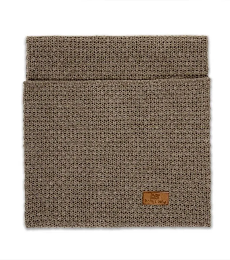 Gebreide ledikantdeken Robust - Baby deken Robust - Dekentje voor jongens en meisjes - Deken voor ledikant - 0.9 TOG - 100x135 cm van Baby's Only in Taupe – productfoto