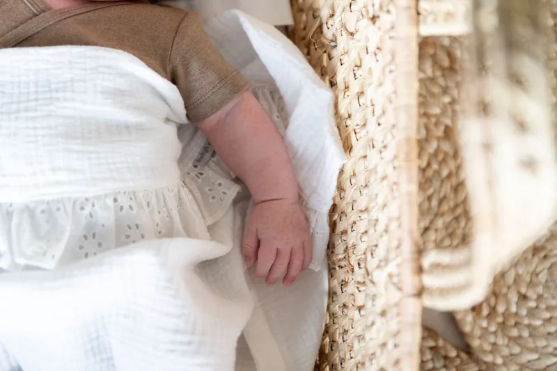 Ledikantlaken Calm - Laken voor de ledikant - Met ruffle - Babylaken - TOG 0.2 - 120x150 cm - Gemaakt van 100% katoen by Baby's Only in White – product photo 4 of 4
