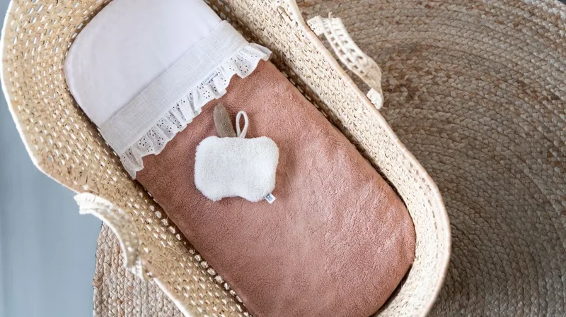 Ledikantlaken Calm - Laken voor de ledikant - Met ruffle - Babylaken - TOG 0.2 - 120x150 cm - Gemaakt van 100% katoen by Baby's Only in White – product photo 3 of 4