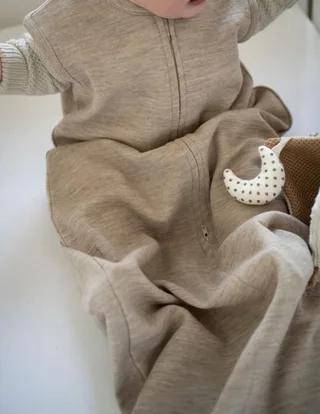 Merino Fine Meadow slaapzak - Babyslaapzak gemaakt van 100% Merinowol - Slaapzak voor baby's tussen 3-6 maanden - 4 Seizoenen - 70 cm by Baby's Only in Ecru – product photo 2 of 4