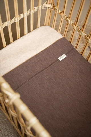 Wiegdeken Merino Fine Meadow - Babydeken gemaakt van 100% merinowol - Deken voor in de wieg of co-sleeper - Geschikt voor alle 4 de seizoenen - 70x95 cm by Baby's Only in Taupe – product photo 2 of 3