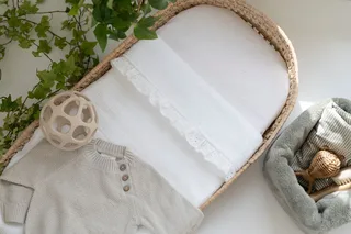 Wiegdeken teddy - Baby deken Calm - Deken voor in de wieg of co-sleeper - Dekentje voor jongens & meisjes - 2.3 TOG - 4-seizoenen - 70x95 cm - 100% katoen by Baby's Only in White – product photo 2 of 2