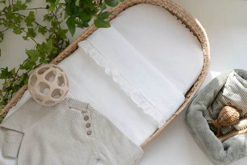 Wiegdeken teddy - Baby deken Calm - Deken voor in de wieg of co-sleeper - Dekentje voor jongens & meisjes - 2.3 TOG - 4-seizoenen - 70x95 cm - 100% katoen by Baby's Only in White – product photo 2 of 2