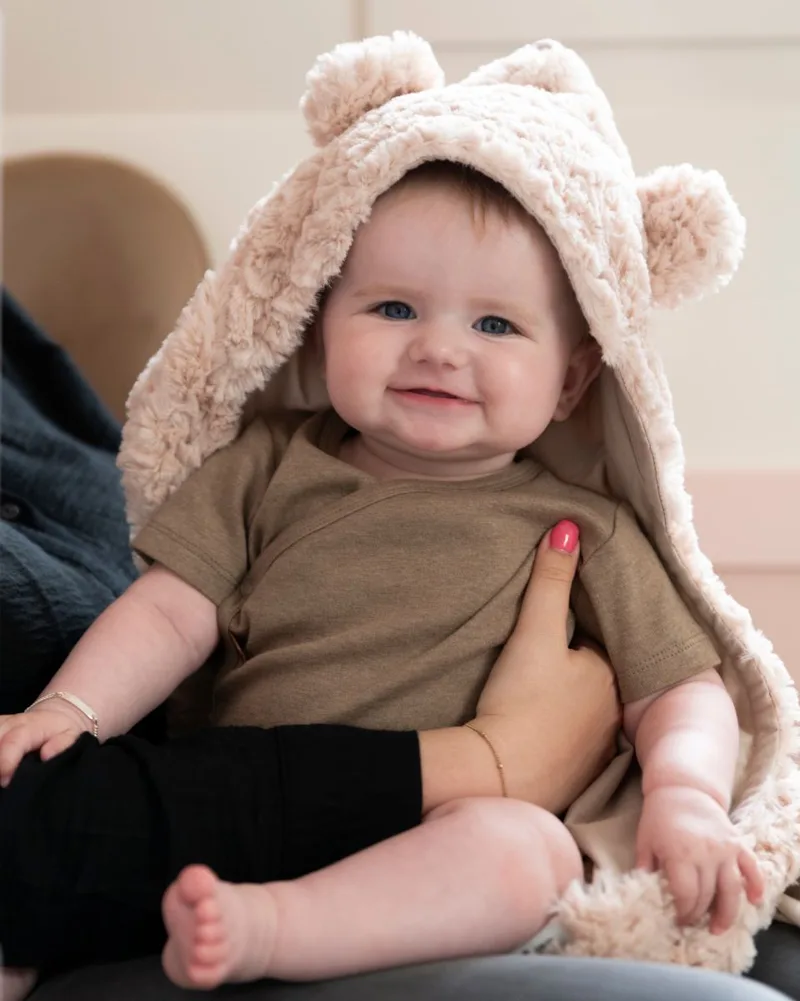 Wikkeldeken Snow - met oortjes - 75x75 cm by Baby's Only in Oud Roze – product photo 2 of 4