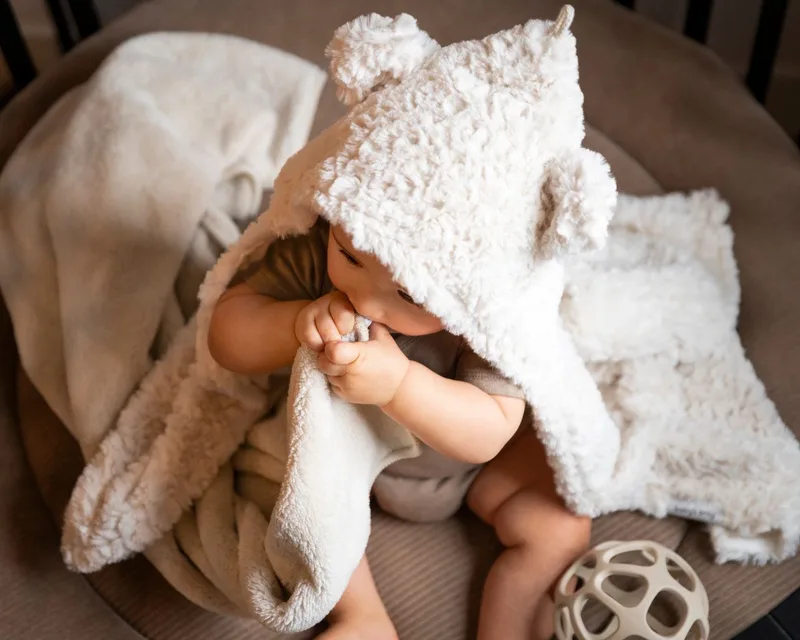 Wikkeldeken Snow - met oortjes - 75x75 cm de Baby's Only en Wolwit – photo produit 3 sur 3