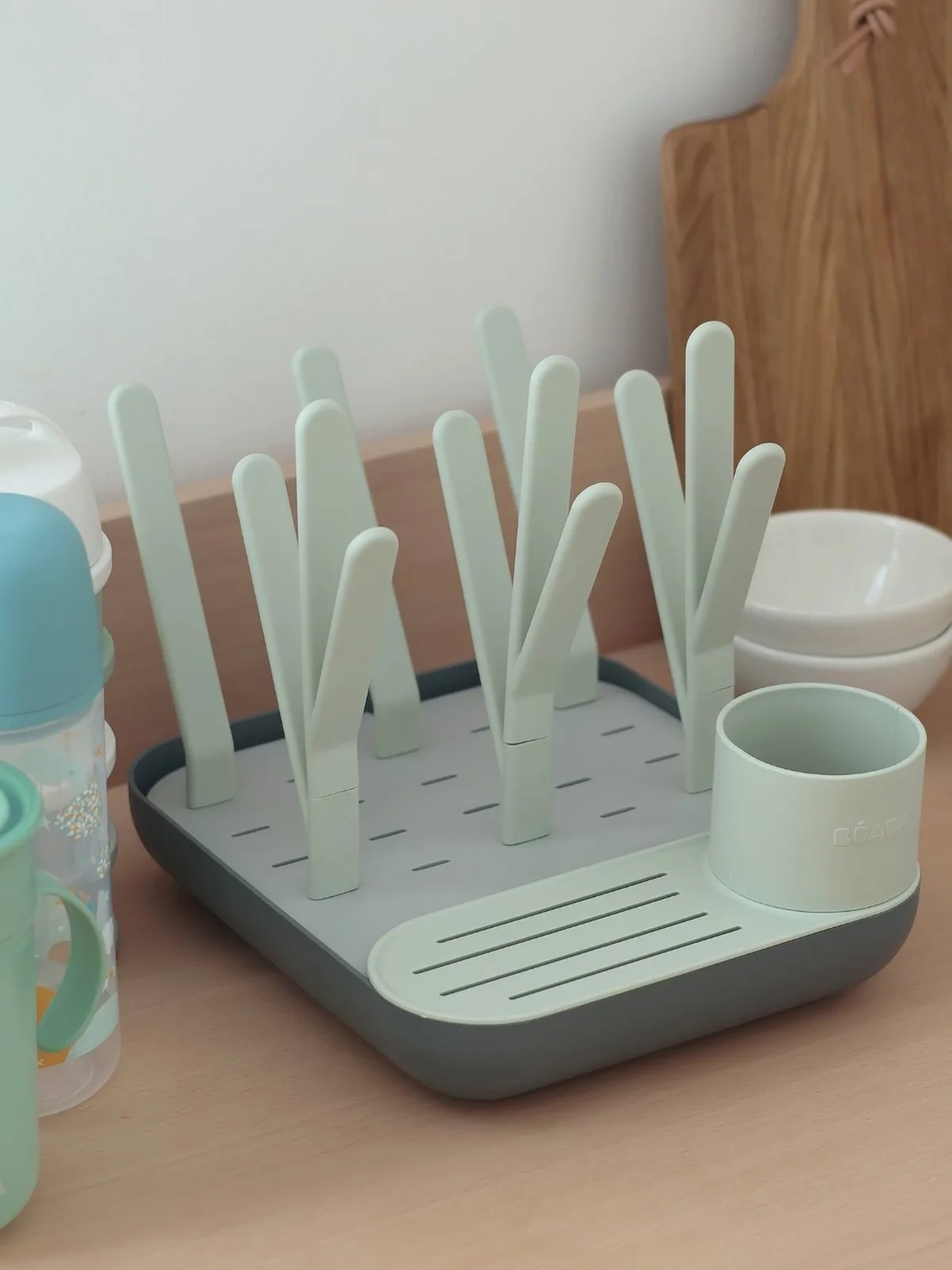 Afdruiprek voor flessen Forêt BEABA saliegroen van Béaba – productfoto