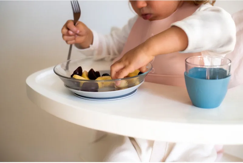 Glazen Maaltijdset Jungle - Bord, Kom en Beker voor Kleine Handjes - Met Zuignap voor een Stabiele Ondergrond - Hygiënisch Glas dat Geen Geur of Smaak Opneemt - Krasbestendig en Kleurvast - Vaatwasbestendig van Béaba in Blauw – productfoto