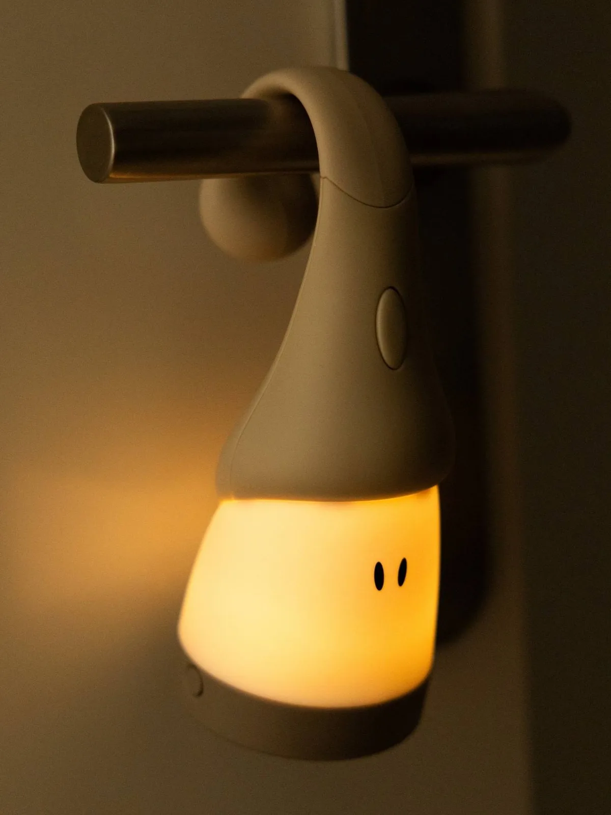 Nachtlampje Pixie Torch BEABA zandbeige van Béaba – productfoto