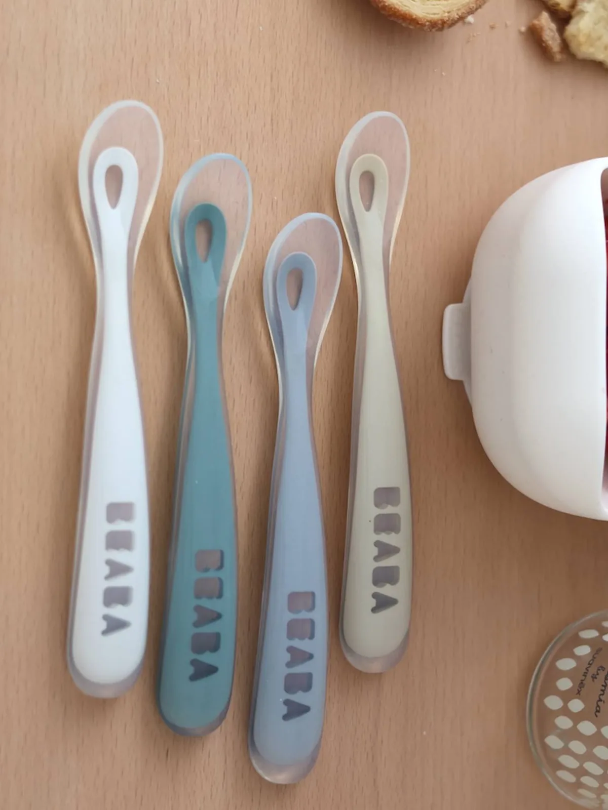 Set van 4 lepels Soft, eerste leeftijd, zonder BPA, van BEABA blauw/grijs/okergeel fra Béaba – produktbillede