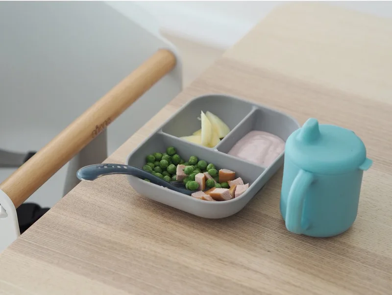 Siliconen Maaltijdset – 3-delig – Vakjesbord met Zuignap, Leerbeker & Lepel - Kinderservies voor Baby en Peuter by Béaba in Blue – product photo