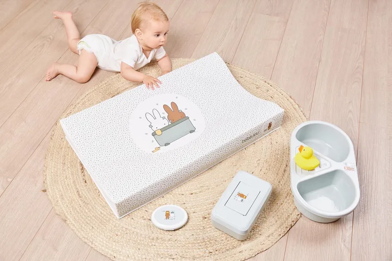 Aankleedkussen - 72x44 cm. de bébé-jou en Nijntje Nina In Bad – photo produit