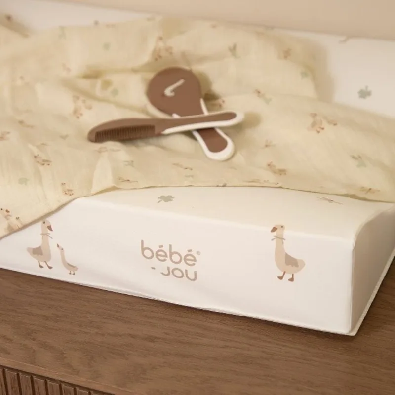 Aankleedkussen 72x44cm Dear Goose allover van bébé-jou in Dear Goose allover print – productfoto 2 van 2