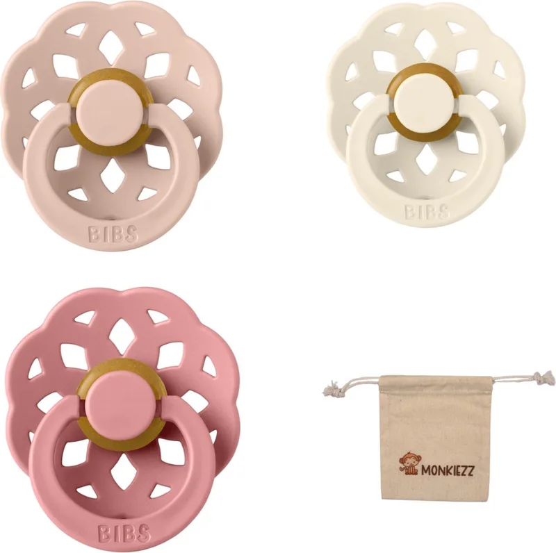 Boheme fopspenen - maat 1 0-6 maanden - 3 stuks – Blush – Ivory – Dusty Pink + Monkiezz speenzakje van BIBS in Blush, Ivoor, Dusty Pink – productfoto