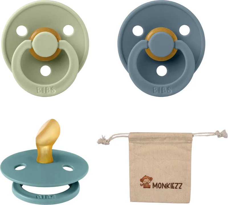Dental fopspenen Anatomical 0-6 maanden- Set 3 stuks- Sage, Petrol, Island Sea + Monkiezz speenzakje - orthodontisch- Anatomisch- Maat 1 van BIBS in Sage, Petrol, Island Sea – productfoto