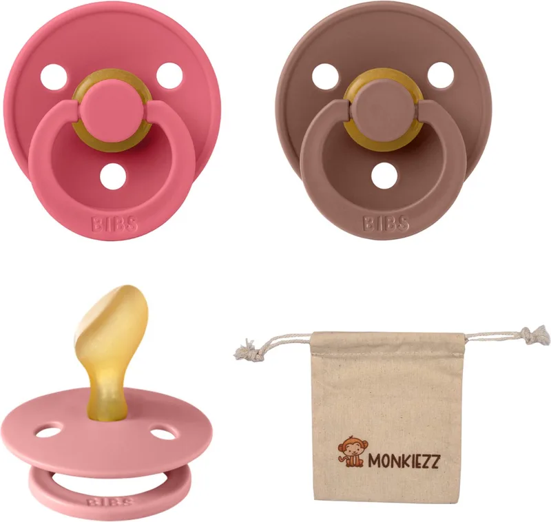 Dental fopspenen Anatomical 6-18 maanden- Set 3 stuks- Coral , Dusty Pink, Woodchuck + Monkiezz speenzakje - orthodontisch- Anatomisch- Maat 2 van BIBS in Coral, Dusty Pink, Woodchuck – productfoto