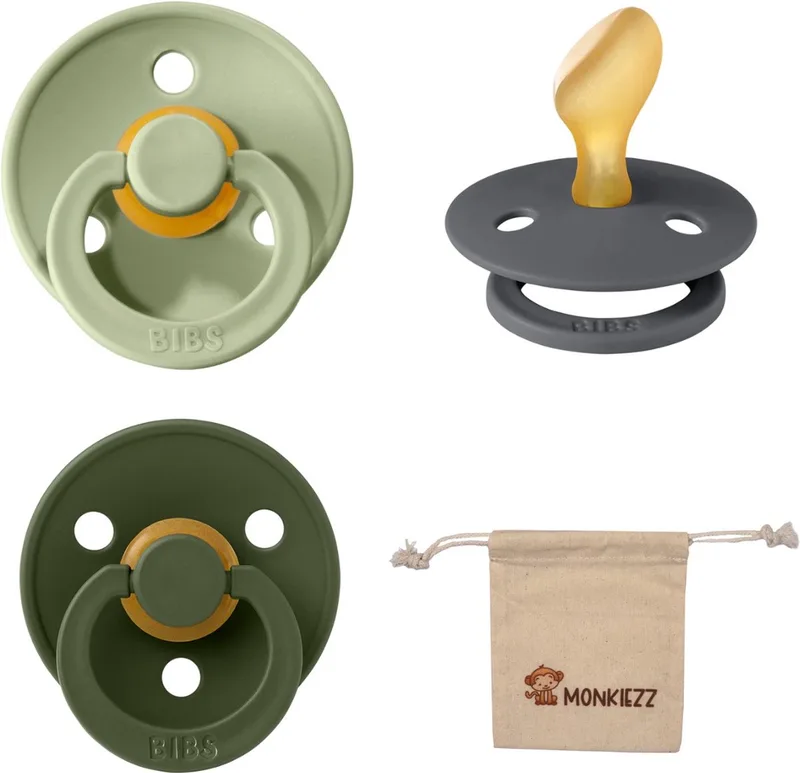 Dental fopspenen Anatomical 6-18 maanden- Set 3 stuks- Sage, Iron, Hunter Green - + Monkiezz speenzakje - orthodontisch- Anatomisch- Maat 2 van BIBS in Sage, Iron, Hunter Green – productfoto