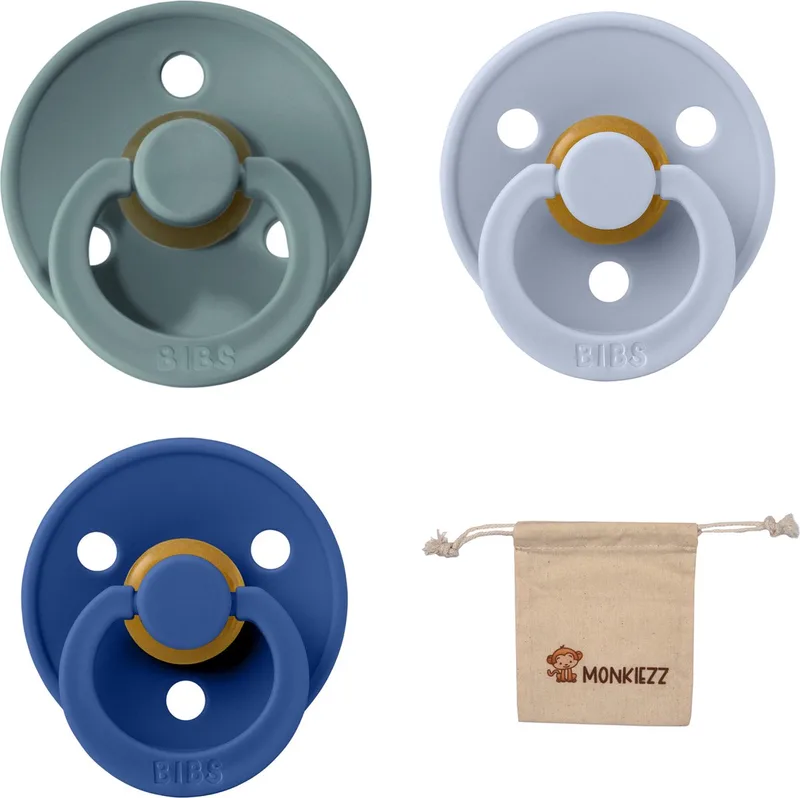 fopspeen 6-18 maanden | Set 3 stuks | Island sea, Cornflower en Dusty Blue + Monkiezz speenzakje | Maat 2 | T2 van BIBS in Island sea – productfoto