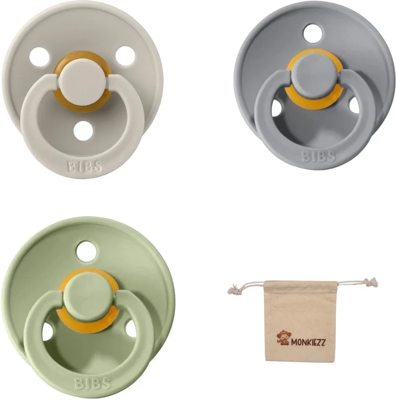 fopspeen - maat 1 0-6 maanden - 3 stuks – Sand – Cloud – Sage + Monkiezz speenzakje van BIBS in Sand, Cloud, Sage – productfoto