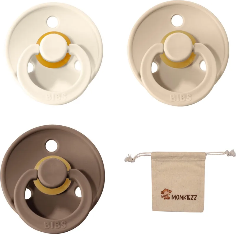 fopspeen | Met Monkiezz Speenzakje - maat 1 0-6 maanden - 3 stuks - Vanilla - Dark Oak - White by BIBS in Ivory – product photo