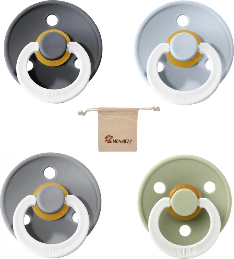 Fopspeen Set | Maat 2 6-18 maanden | Set 4 stuks + MONKIEZZ® Speenzakje | Glow in the dark Iron, Cloud en Sage van BIBS in Blauw – productfoto