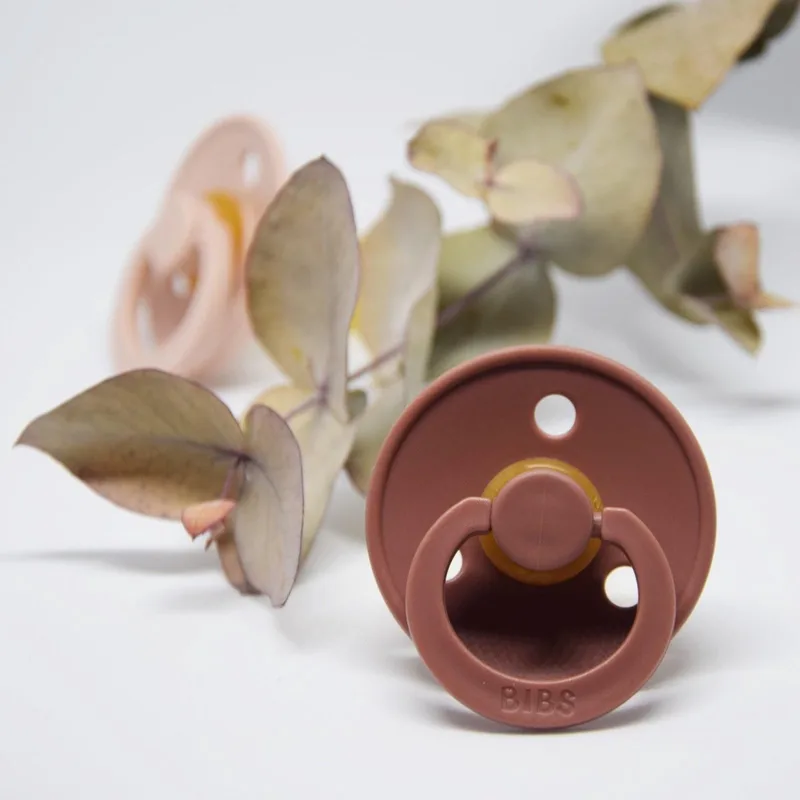 speen Woodchuck/ Blush – set van twee – maat 2 by BIBS in Woodchuck, Blush – product photo